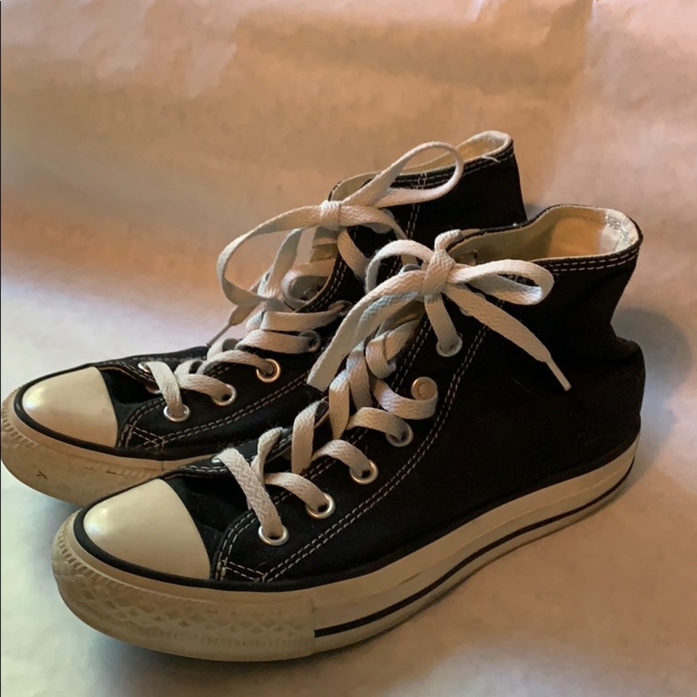 Black and white converse all star